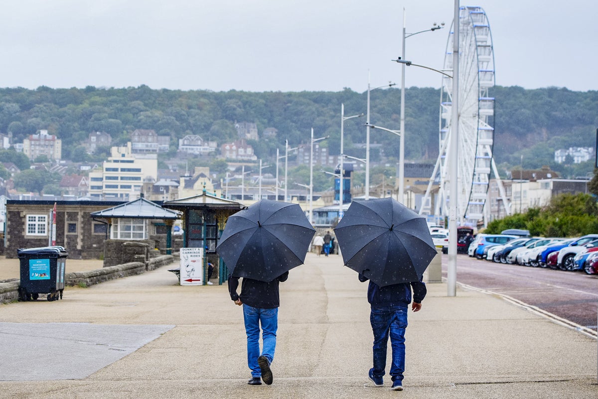 Met Office warns of heavy rain, strong gales and thunder as UK braces for wet and windy weekend