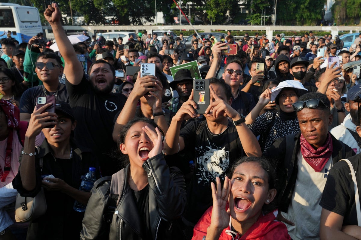 Indonesia nearly doubles allowance for lawmakers weeks after public protests against perks