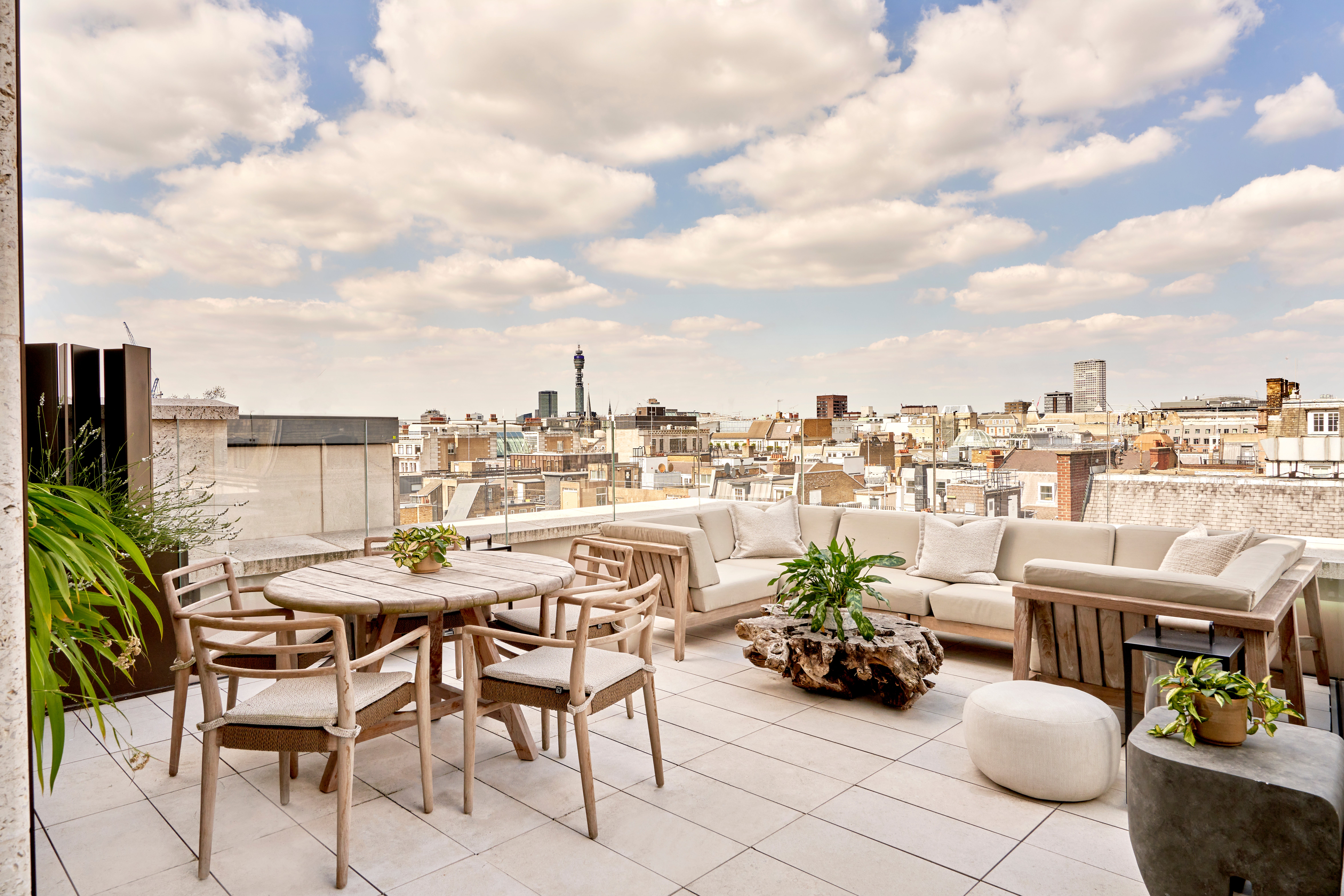 <p>London’s luxury hotels usually come with the city’s most exclusive rooftops, balconies or terraces with a view</p>