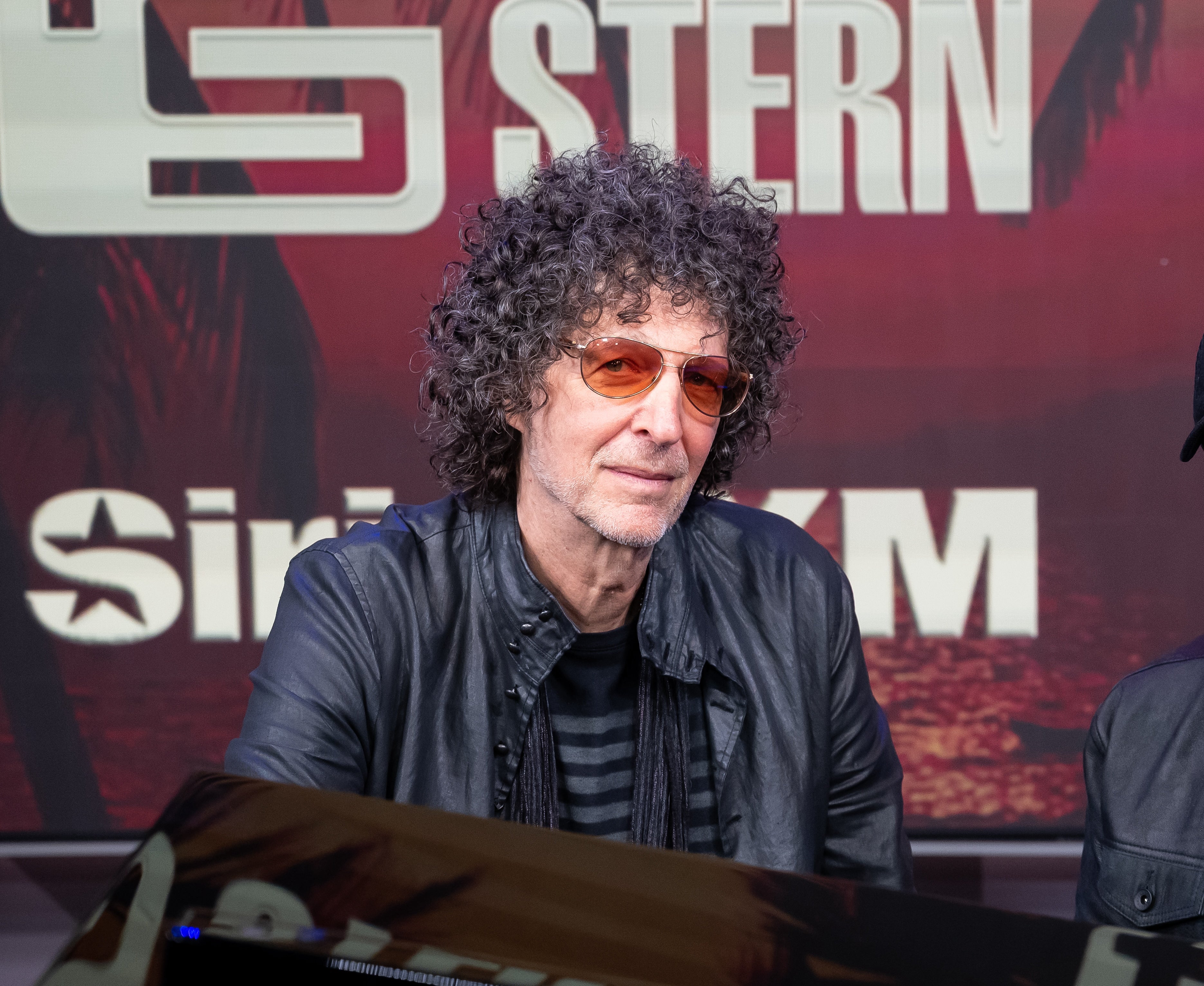Howard Stern atrasou seu retorno ao seu programa de rádio SiriusXM de mesmo nome