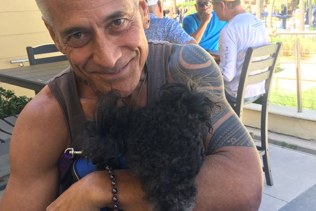<p>Greg Louganis anunció el viernes que se marcha de EE. UU. a Panamá</p>