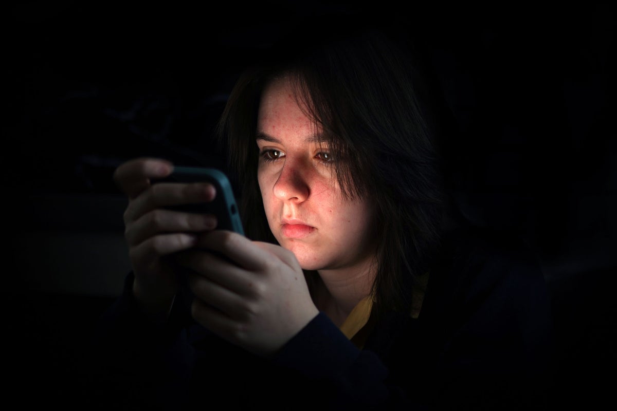 Middle school kids are choosing AI friends over real ones