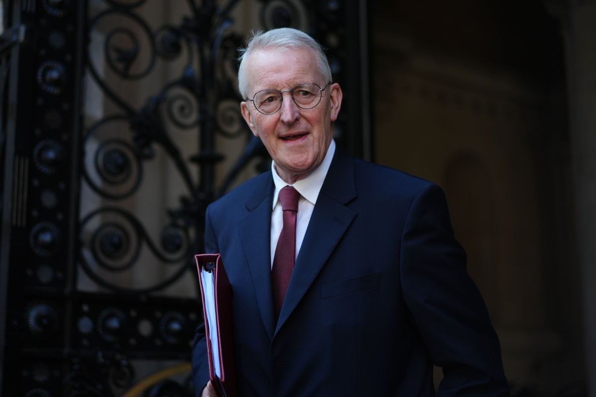 UK, Irish Governments Close to Northern Ireland Troubles Agreement