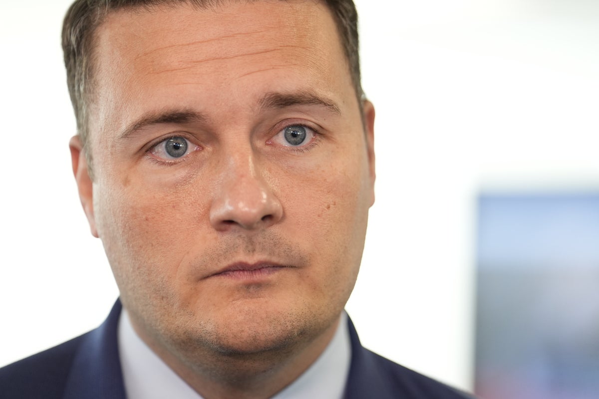 ‘Unacceptable’ waiting list of up to eight years for NHS gender care, reveals health secretary