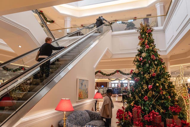 <p>Online discounts ahead of the 2025 holiday season may be smaller than in previous years, according to a new report.</p>