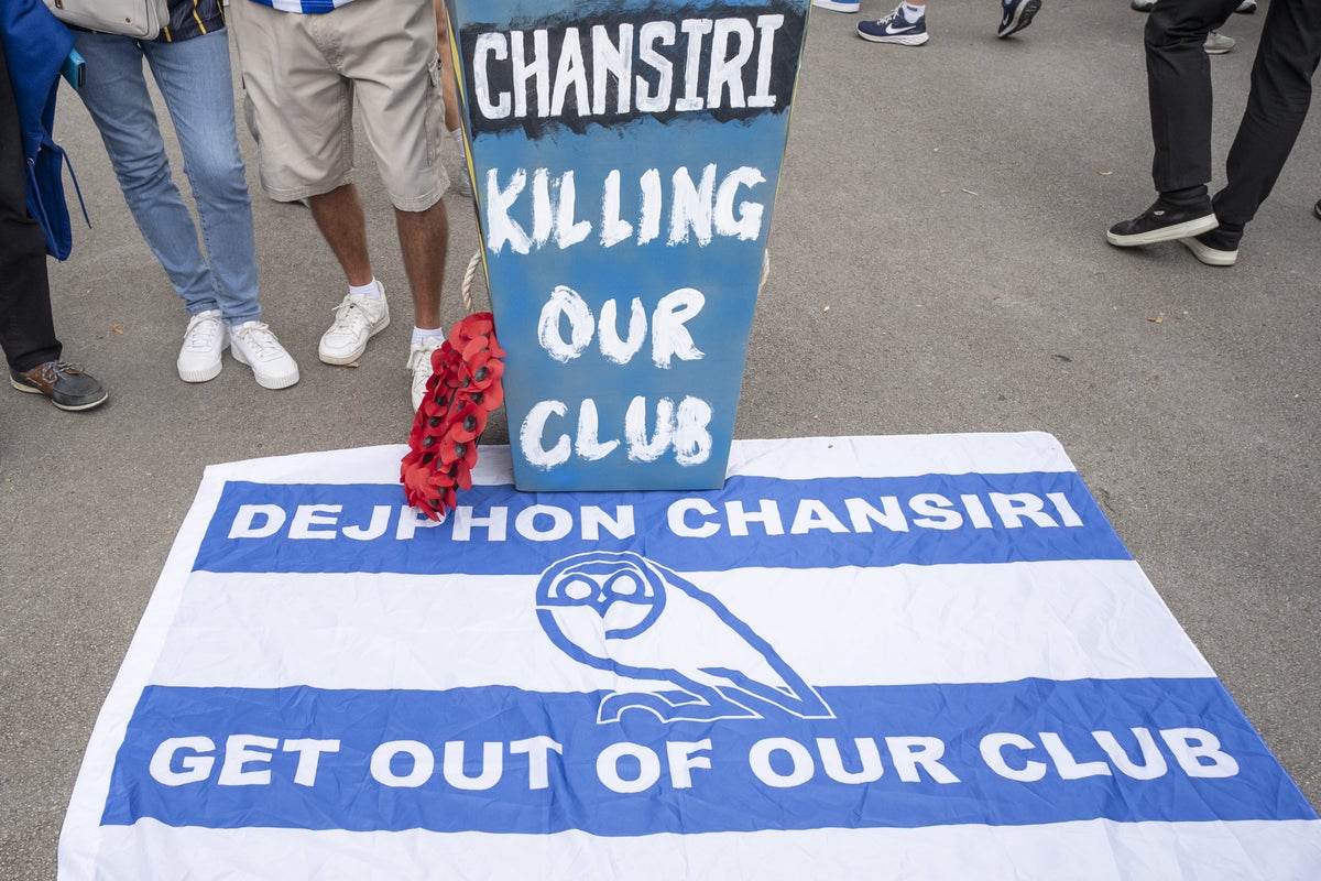 Sheffield Wednesday staff rally against &lsquo;disgusting&rsquo; Dejphon Chansiri over pay