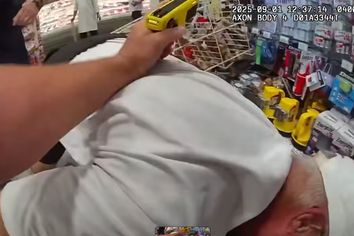 Dramatic moment Florida senior citizen tackles jewelry thief fleeing cops through supermarket