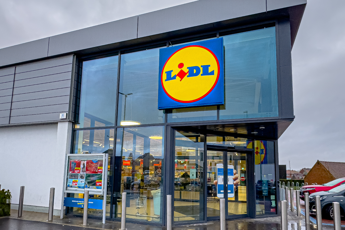 Supermarket giant with 980 shops to close most stores for three days this Christmas