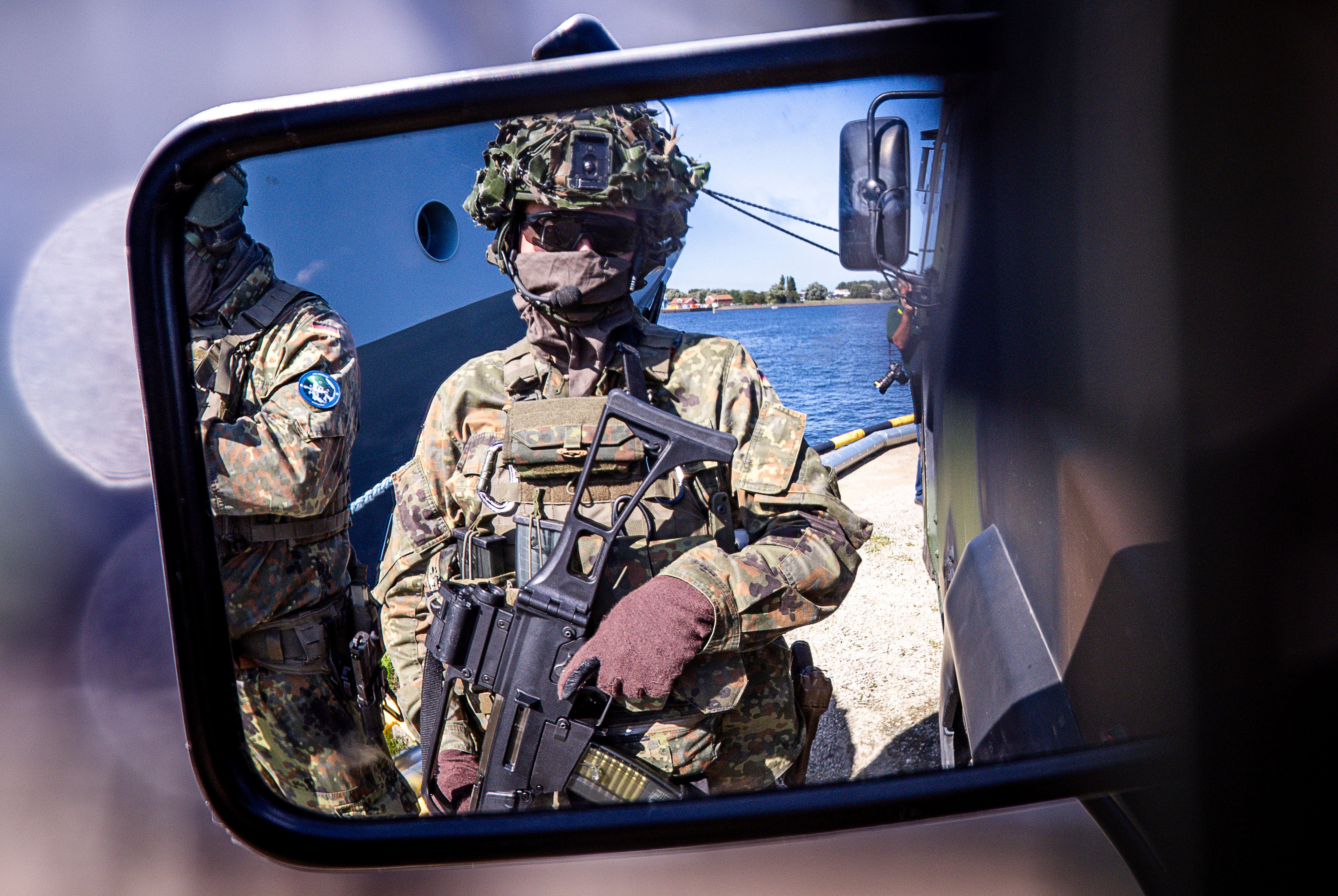 <p>Soldiers of the German forces, Bundeswehr, take part in military training in Rostock, Germany</p>