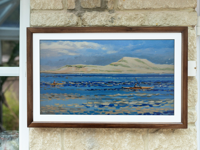 <p>Position these frames portrait or landscape, wall-mounted or set up at your desk </p>