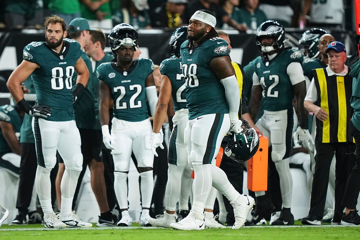 Eagles’ Jalen Carter Ejected Six Seconds After Spitting on Cowboys QB