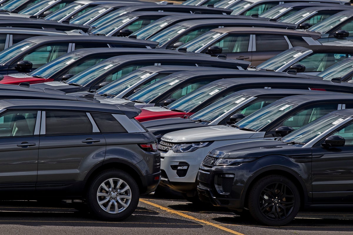Americans hit the brakes on buying new cars as prices reach $50K on average