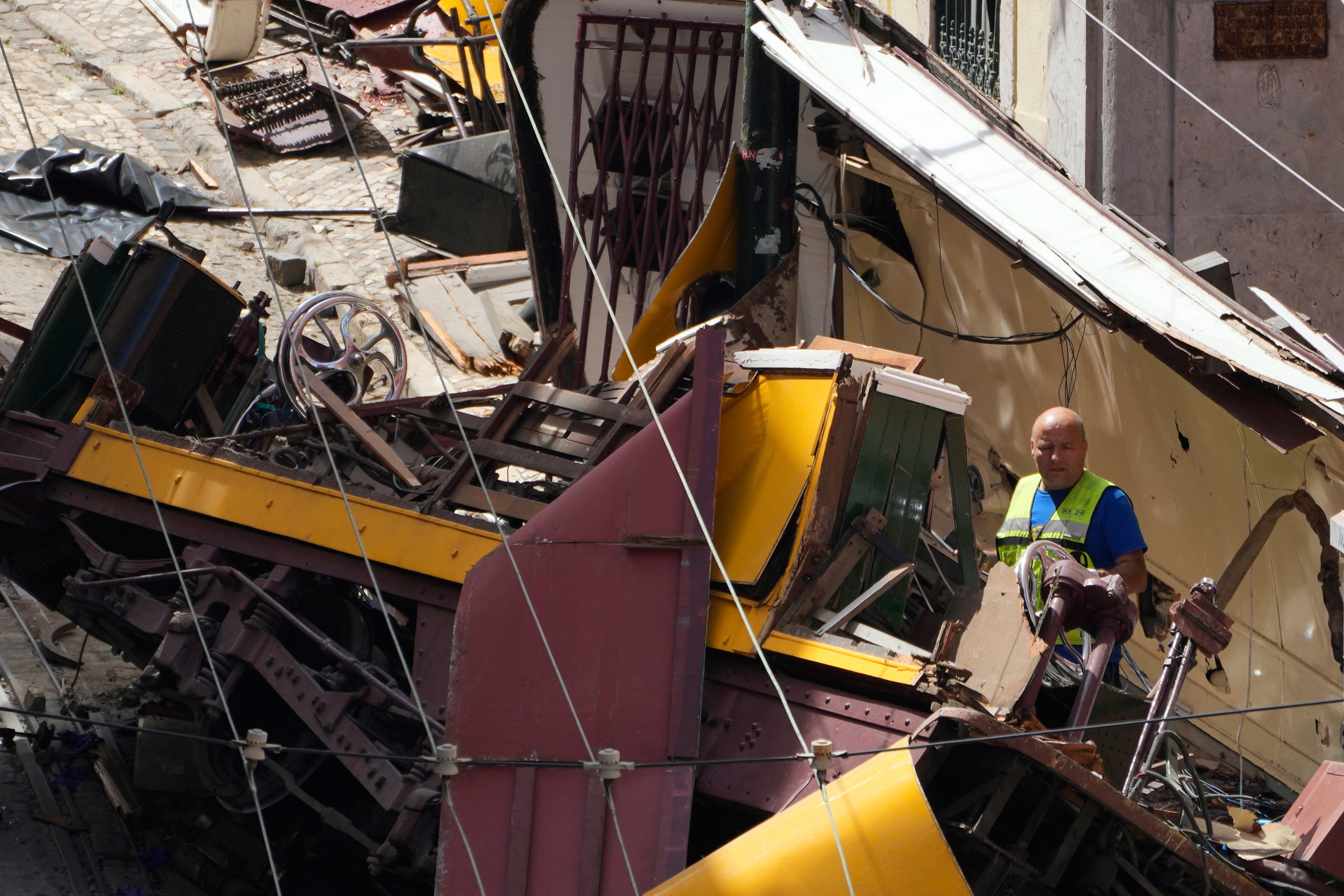 EUR-GEN PORTUGAL-DESCARRILAMIENTO