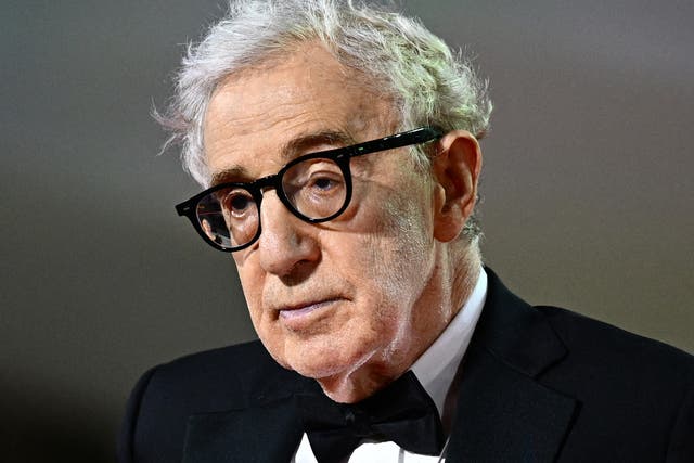 <p>Woody Allen asiste al estreno de su última película, <em>Golpe de suerte</em>, en el Festival de Venecia 2023</p>