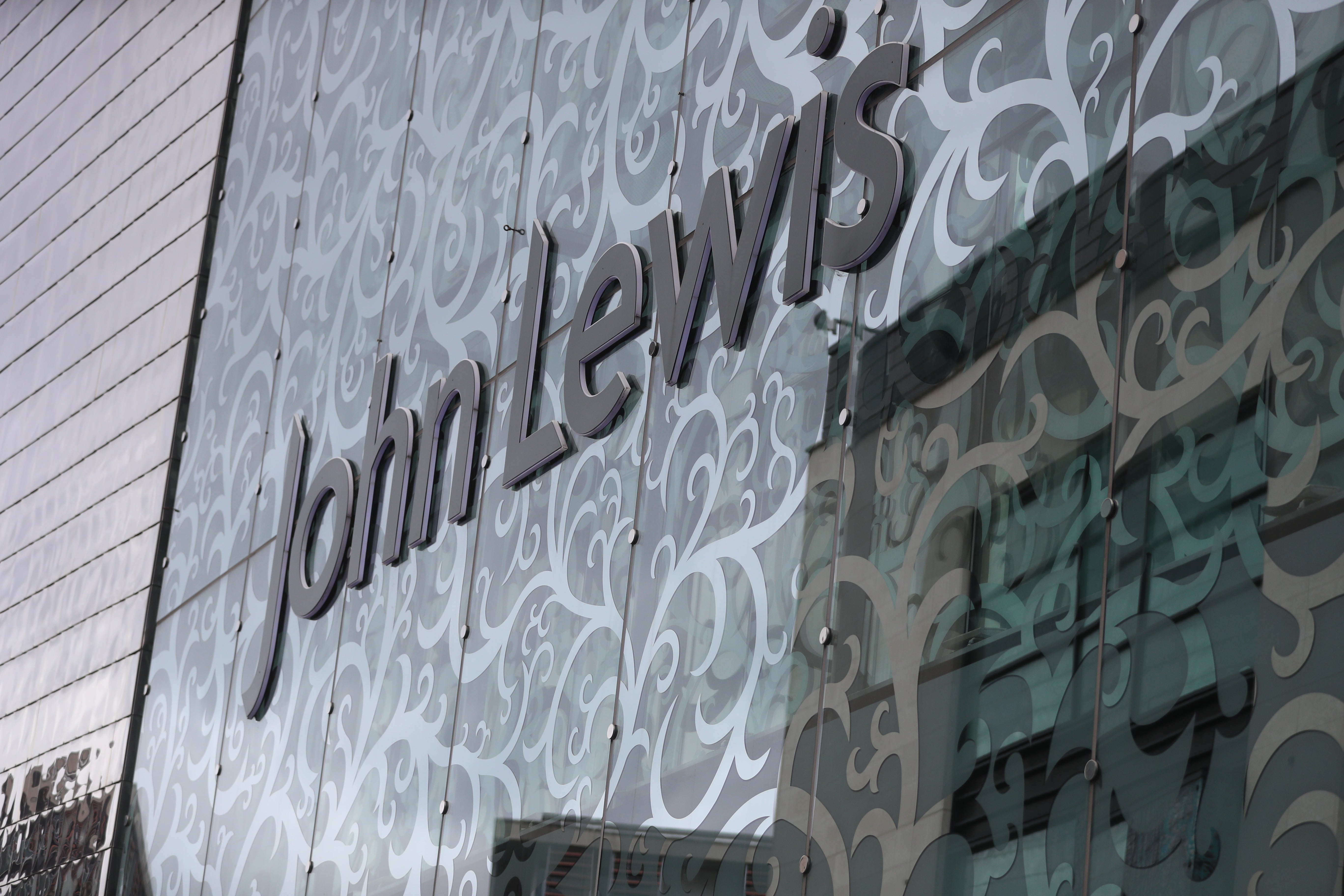 Principais agências de rua como John Luis Met Rives na semana passada