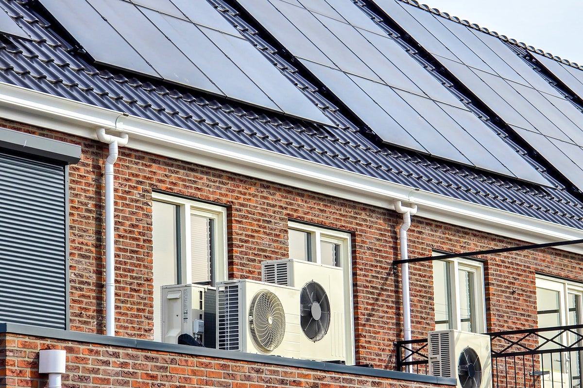 Free money to replace oil boilers with heat pumps boosted to £9k amid energy crisis