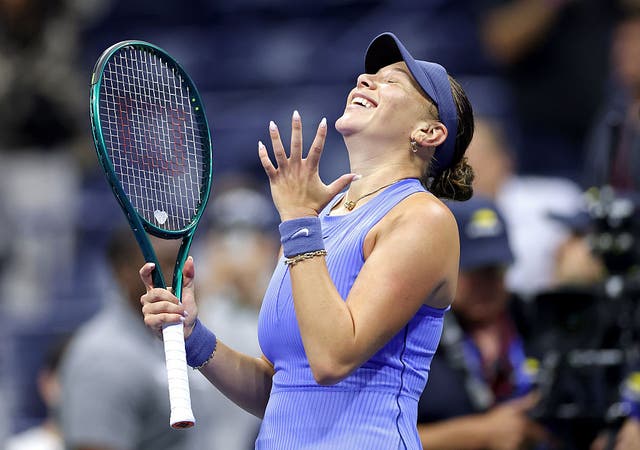 <p>Amanda Anisimova reacciona tras vencer a Naomi Osaka</p>