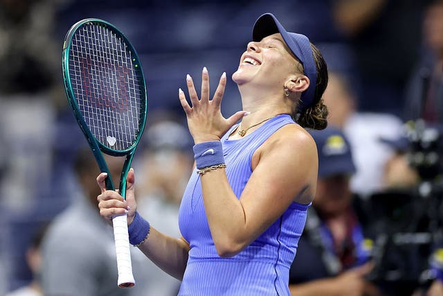 <p>Amanda Anisimova reacciona tras vencer a Naomi Osaka</p>
