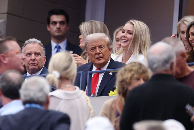 <p>Donald Trump recibió aplausos dispersos, pero sobre todo abucheos, en el centro Billie Jean King de Nueva York mientras presenciaba la final individual masculina del Abierto de EE. UU.</p>
