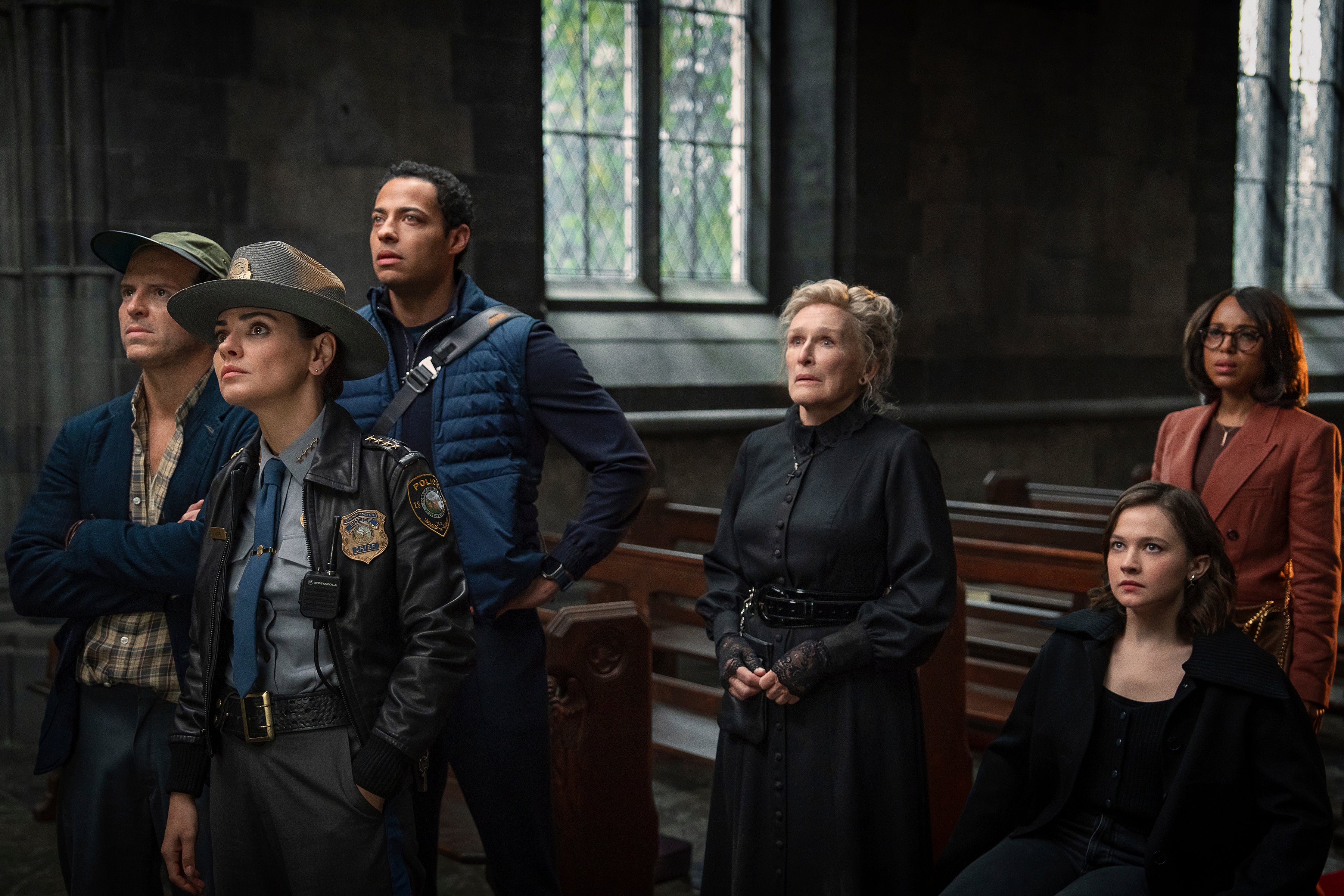 <p>Andrew Scott, from left, Mila Kunis, Daryl McCormack, Glenn Close, Cailee Spaeny and Kerry Washington in a scene from Wake Up Dead Man: A Knives Out Mystery</p>