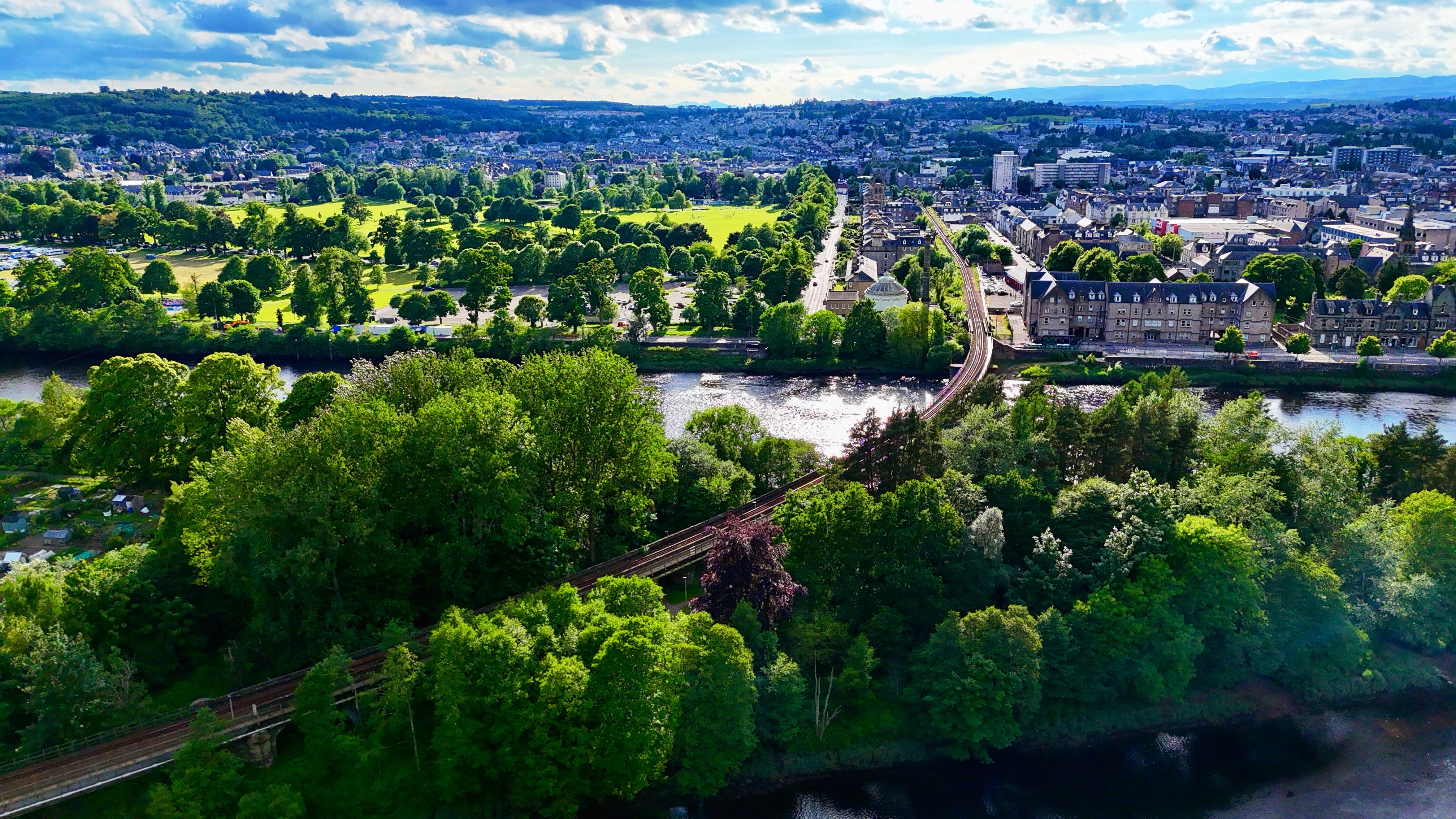 Parklands Hotel is only a few steps away from the city’s station, with its railway leading into Perth over the River Tay