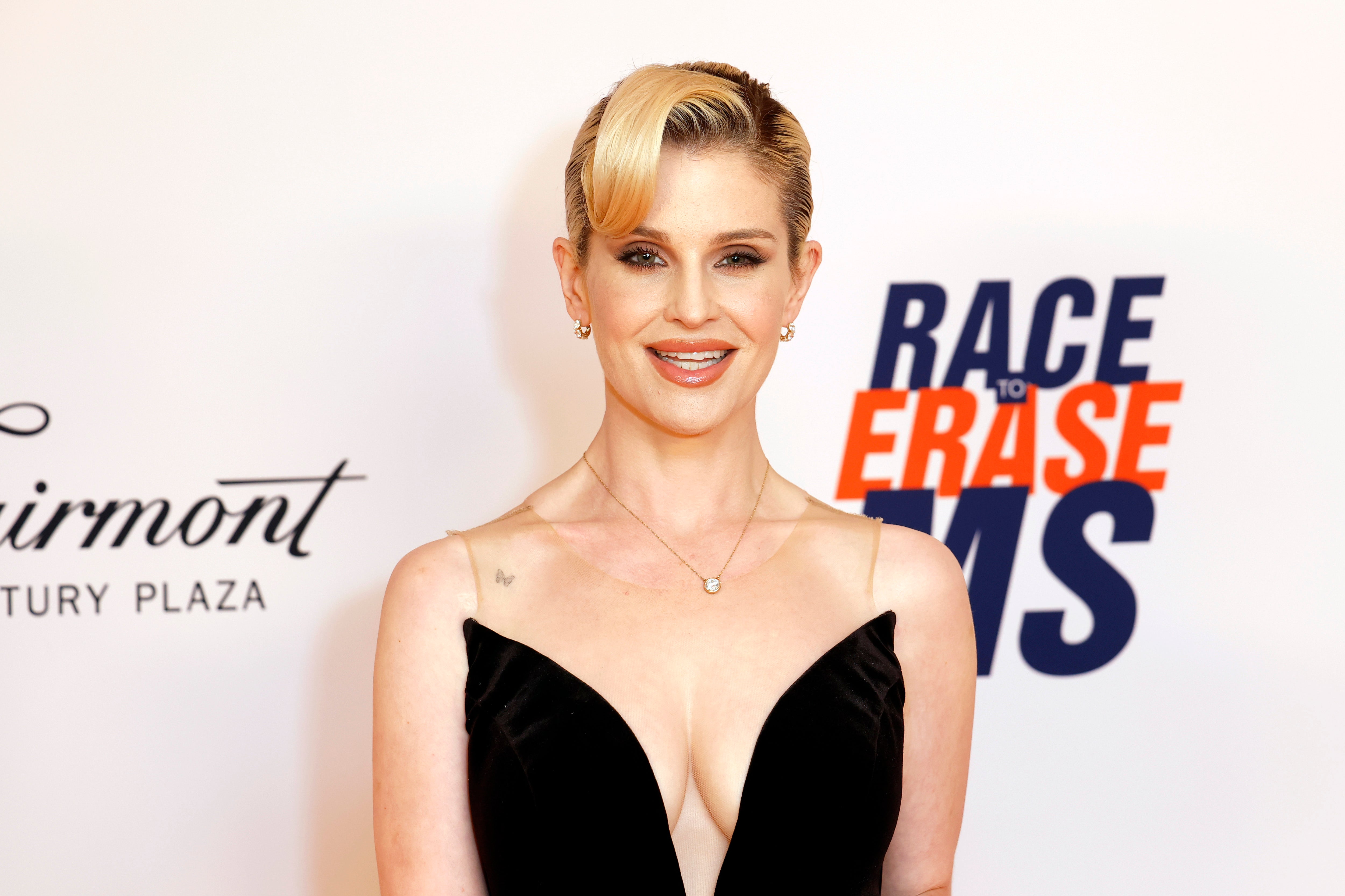 ‘I never thought I would find my smile again through falconry but I did,’ Kelly wrote on her Instagram Story