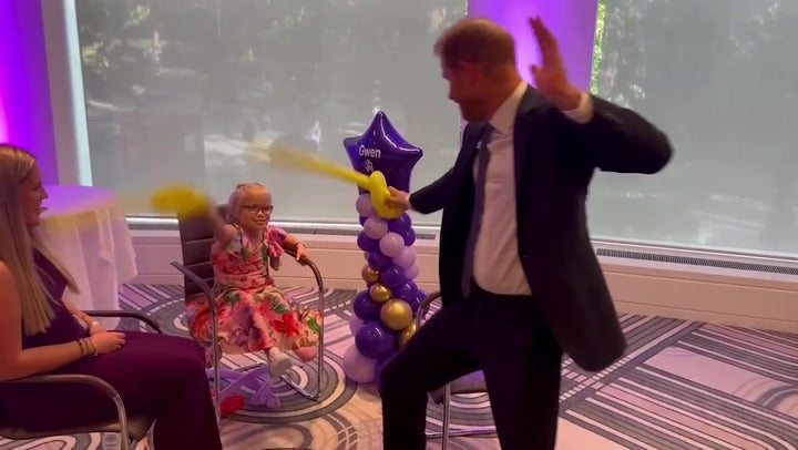 <p>Prince Harry sword fights with young girl at WellChild Awards after she gives him heartwarming present for Archie and Lilibet.</p>