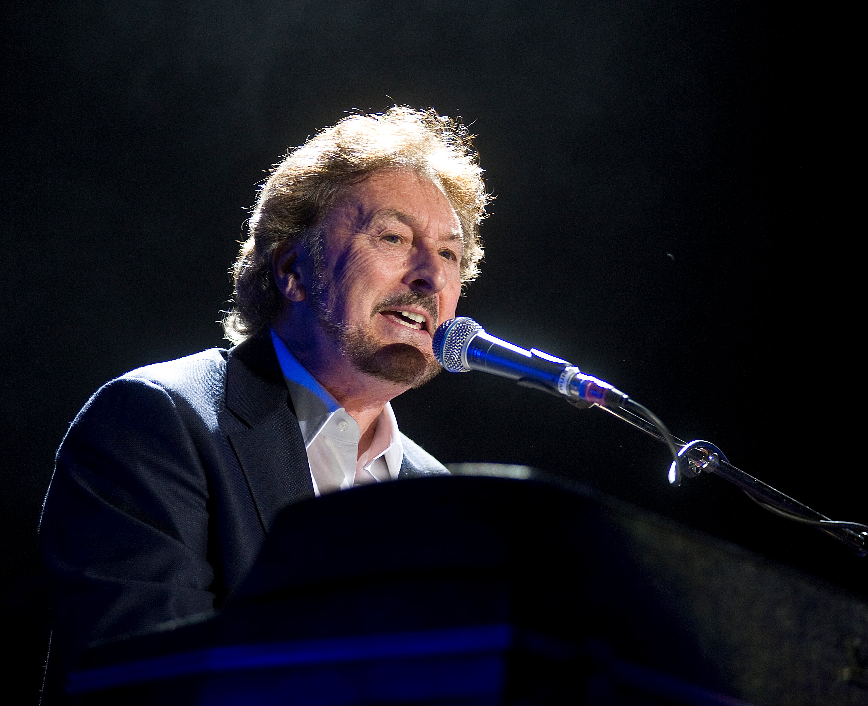 Rick Davies performing with Supertramp on stage at the O2 Arena in 2010