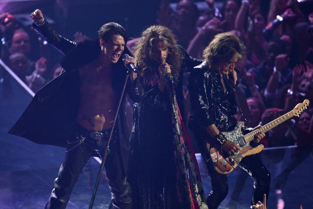 <p>British singer-songwriter Yungblud, US singer-songwriter Steven Tyler and US musician Joe Perry perform on stage during the MTV Video Music Awards 2025   </p>