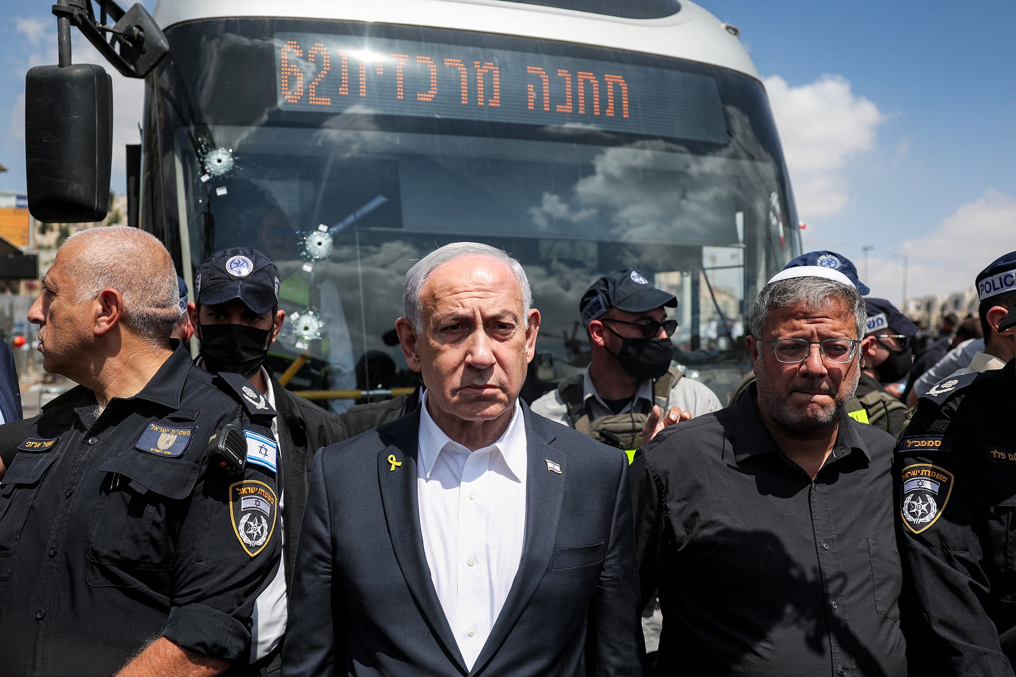 Netanyahu (C) and Ben-Gvir (R)