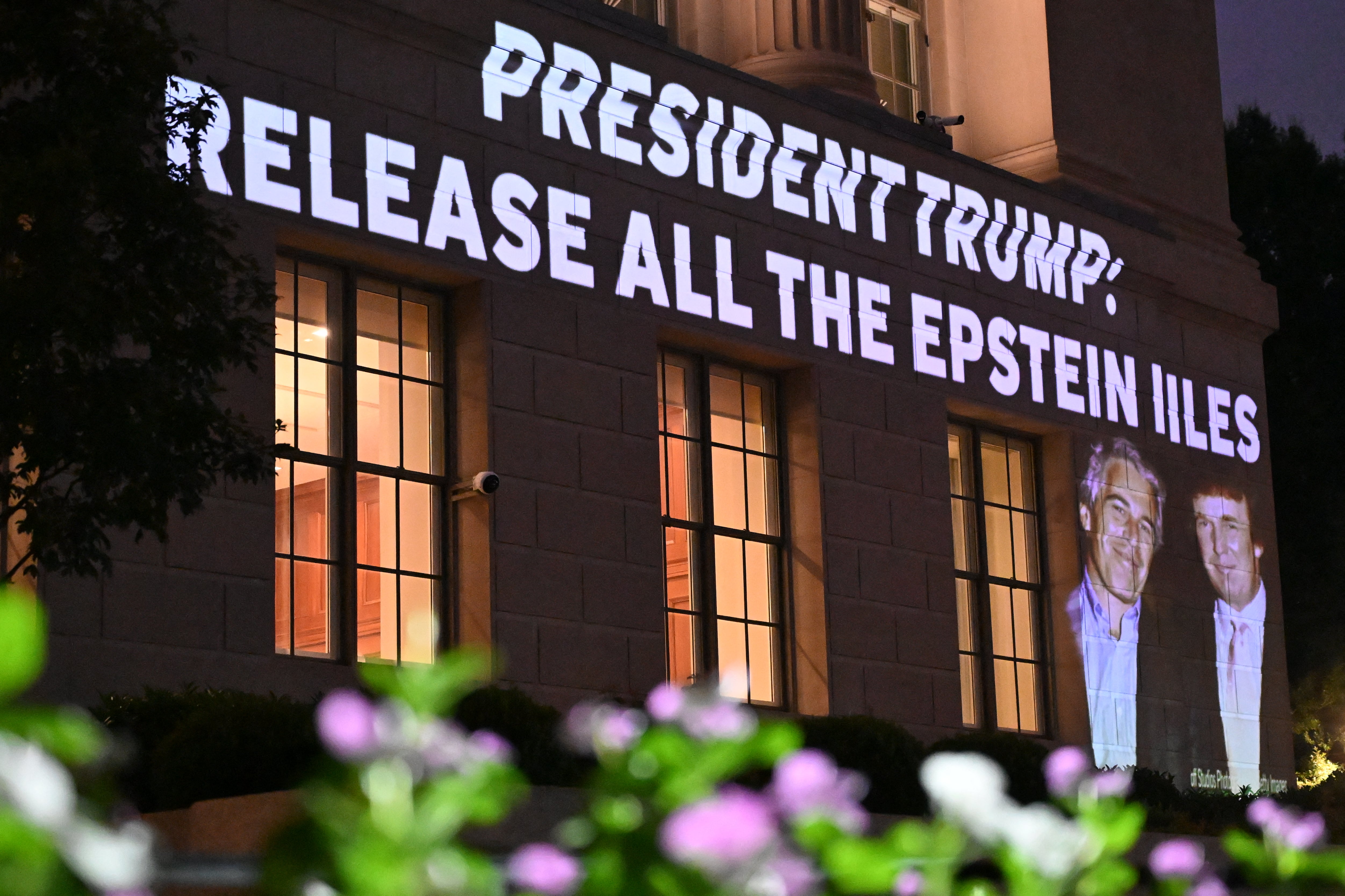 Uma mensagem chamada ao presidente Donald Trump para publicar os arquivos Epstein é estimada por um grupo de trabalho na Câmara de Comércio dos EUA Bhaban da Casa Branca em Washington, 18 de julho