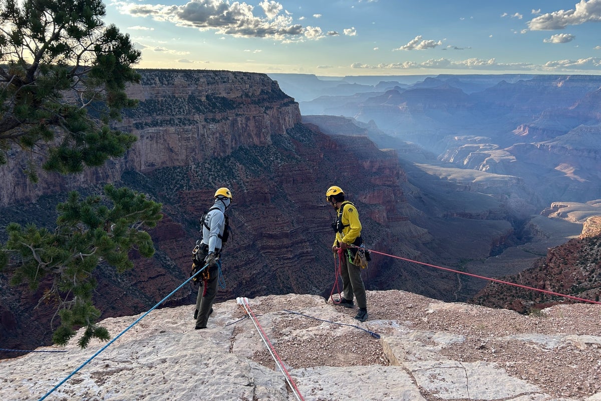 Man dies after driving over edge of Grand Canyon hiking trail