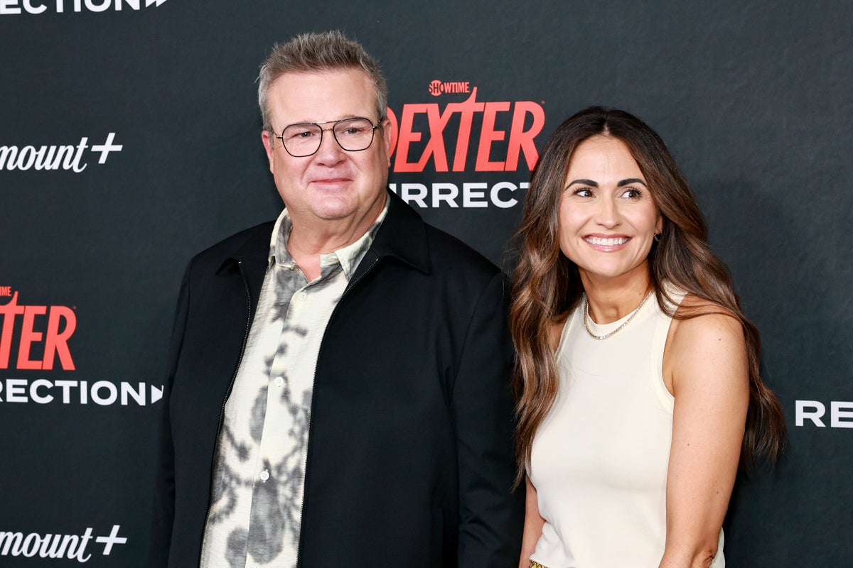 Modern Family star Eric Stonestreet marries longtime girlfriend at their Kansas City home Modern Family star Eric Stonestreet marries longtime girlfriend at their Kansas City home