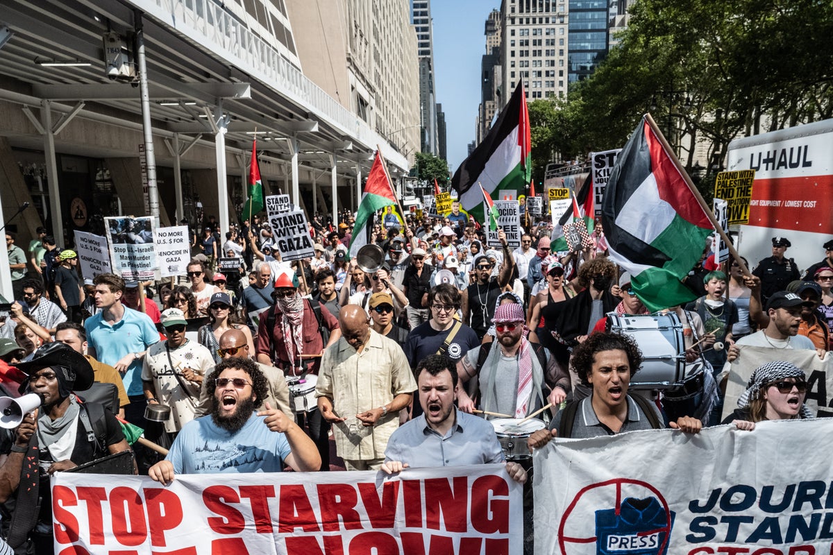 https://static.independent.co.uk/2025/09/09/15/39/Protesters-Gather-In-New-York-To-March-In-Solidarity-With-Gaza-et75nlqk.jpeg?width=1200&height=800&crop=1200:800