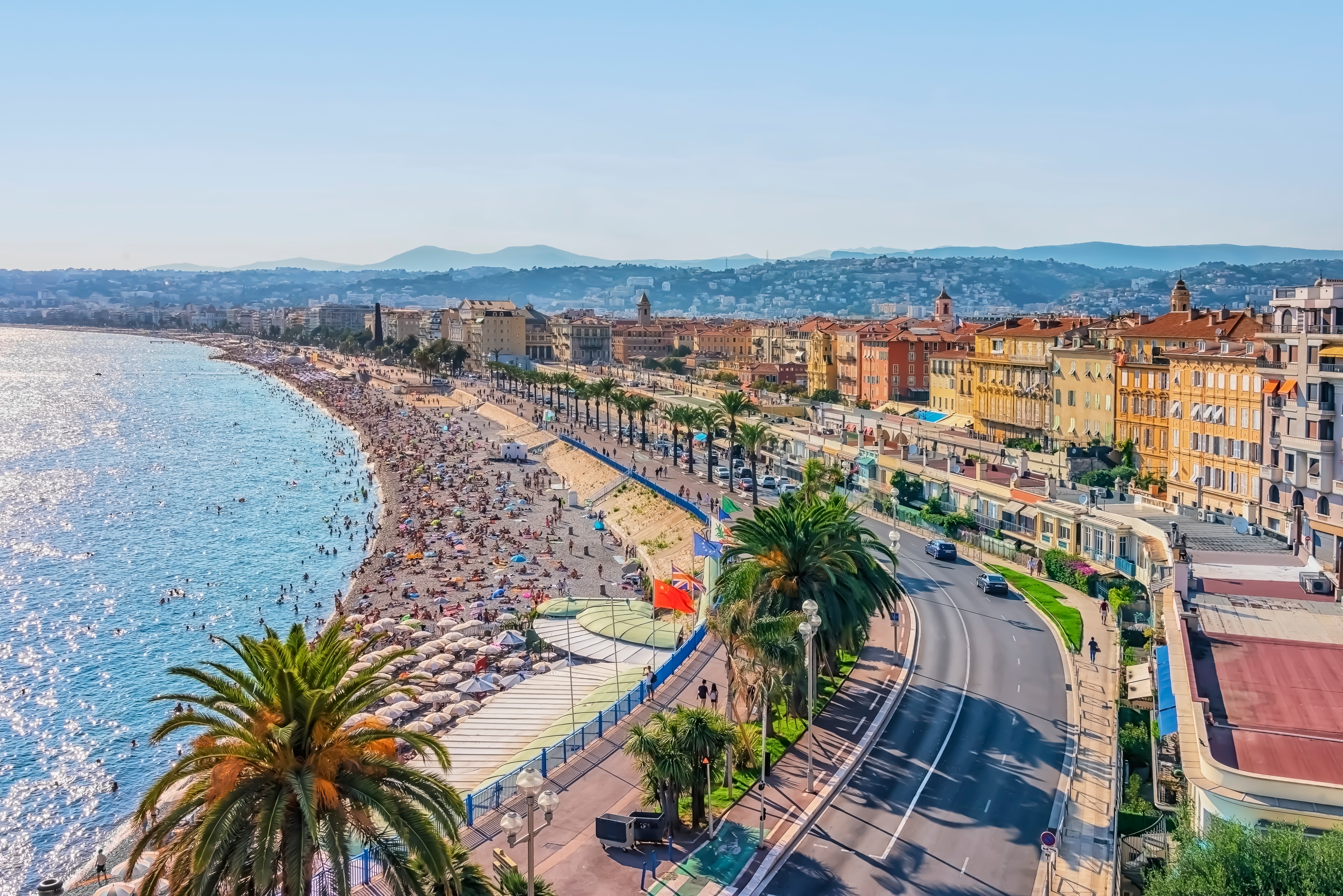 The amazing light cote d'Azur in nice has long attracted tourists and painters. At the top of the 19th -century resort des. Anglais