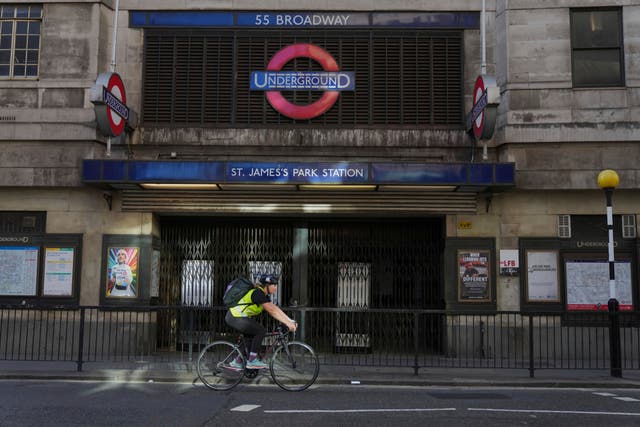 <p>Travellers to London are being urged to consider walking </p>