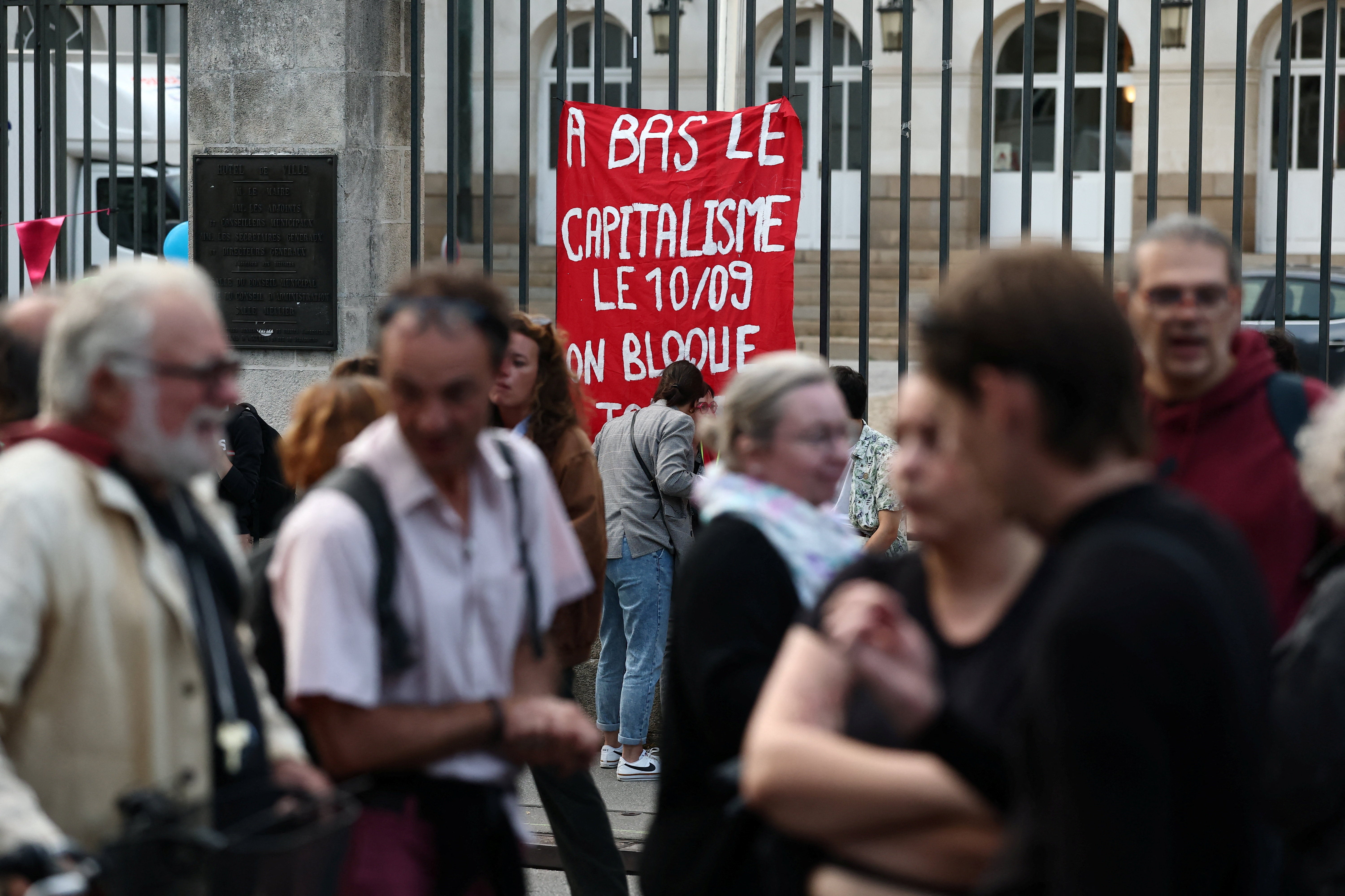 Manifestantes na França Nantas celebram o voto de qualquer confiança