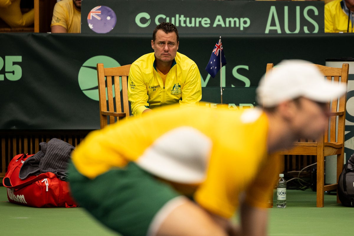 Lleyton Hewitt given two-week ban after pushing anti-doping official at Davis Cup Lleyton Hewitt given two-week ban after pushing anti-doping official at Davis Cup
