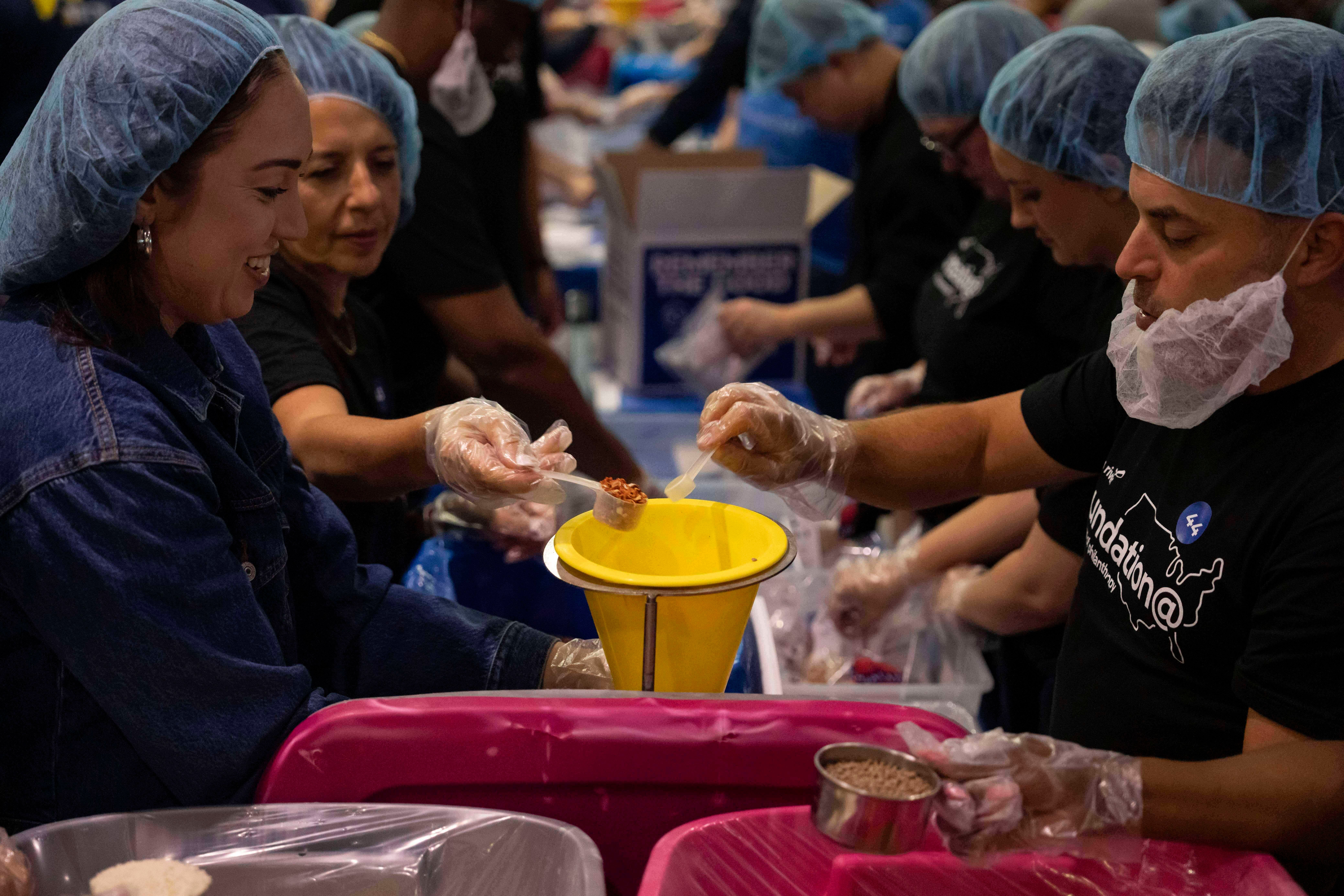 AMN-GEN 11S-VOLUNTARIOS-COMIDA