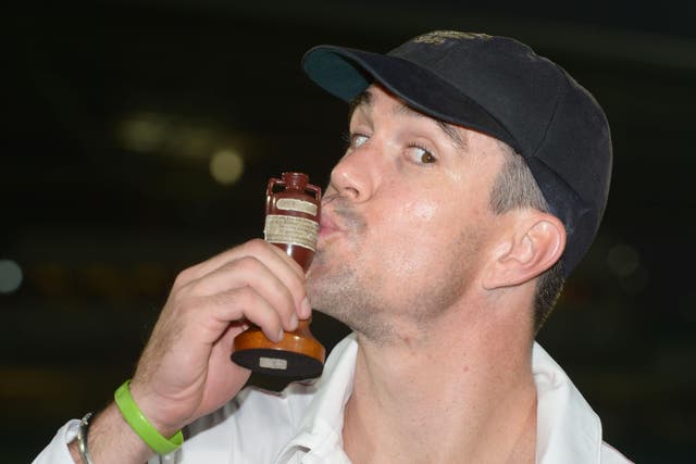 England’s Kevin Pietersen kisses the Ashes urn after a drawn fifth 2005 Ashes Test at the Oval secured a 2-1 series win over Australia (Adam Davy/PA).