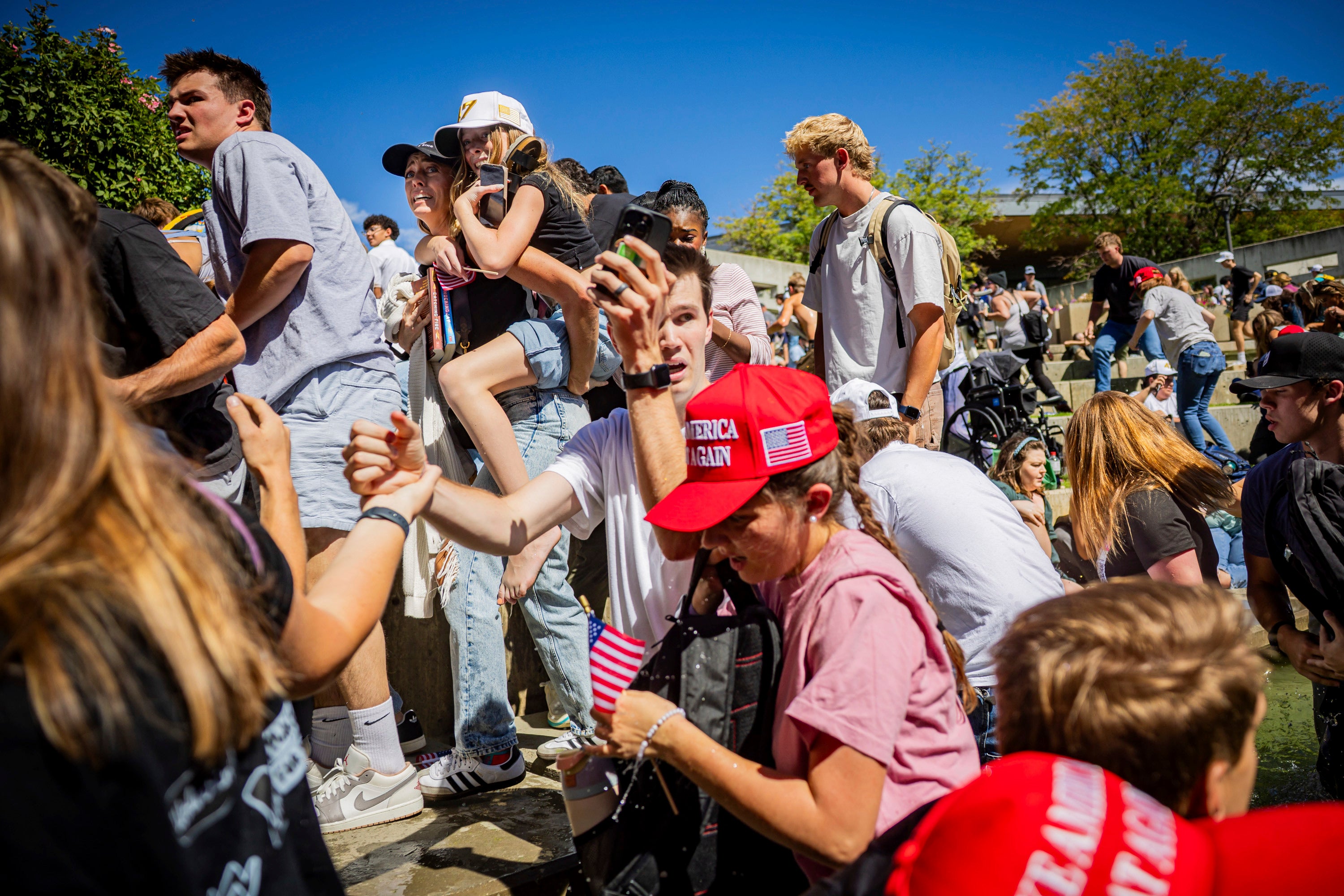 Após um evento de palestra na Universidade de Utah Valley em 8 de setembro, uma arma se espalhou depois que Charlie Curk foi morto a tiros, levantou questões sobre se havia proteção suficiente em uma grande área ao ar livre.