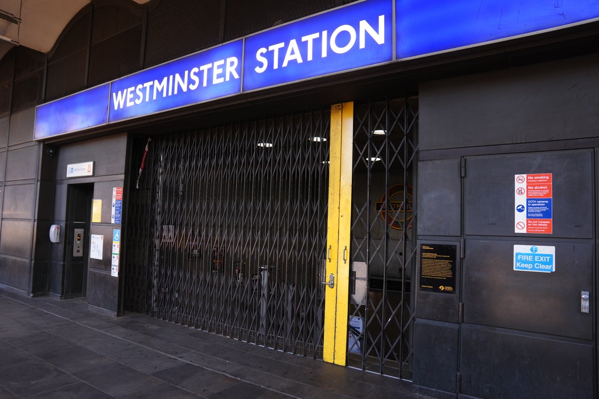 London Underground seeks union talks in bid to resolve pay dispute London Underground seeks union talks in bid to resolve pay dispute
