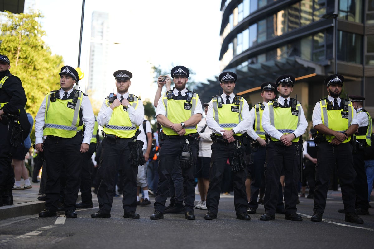 Far-Right Anti-Immigration Protests Injure 26 Police, 110,000 March London