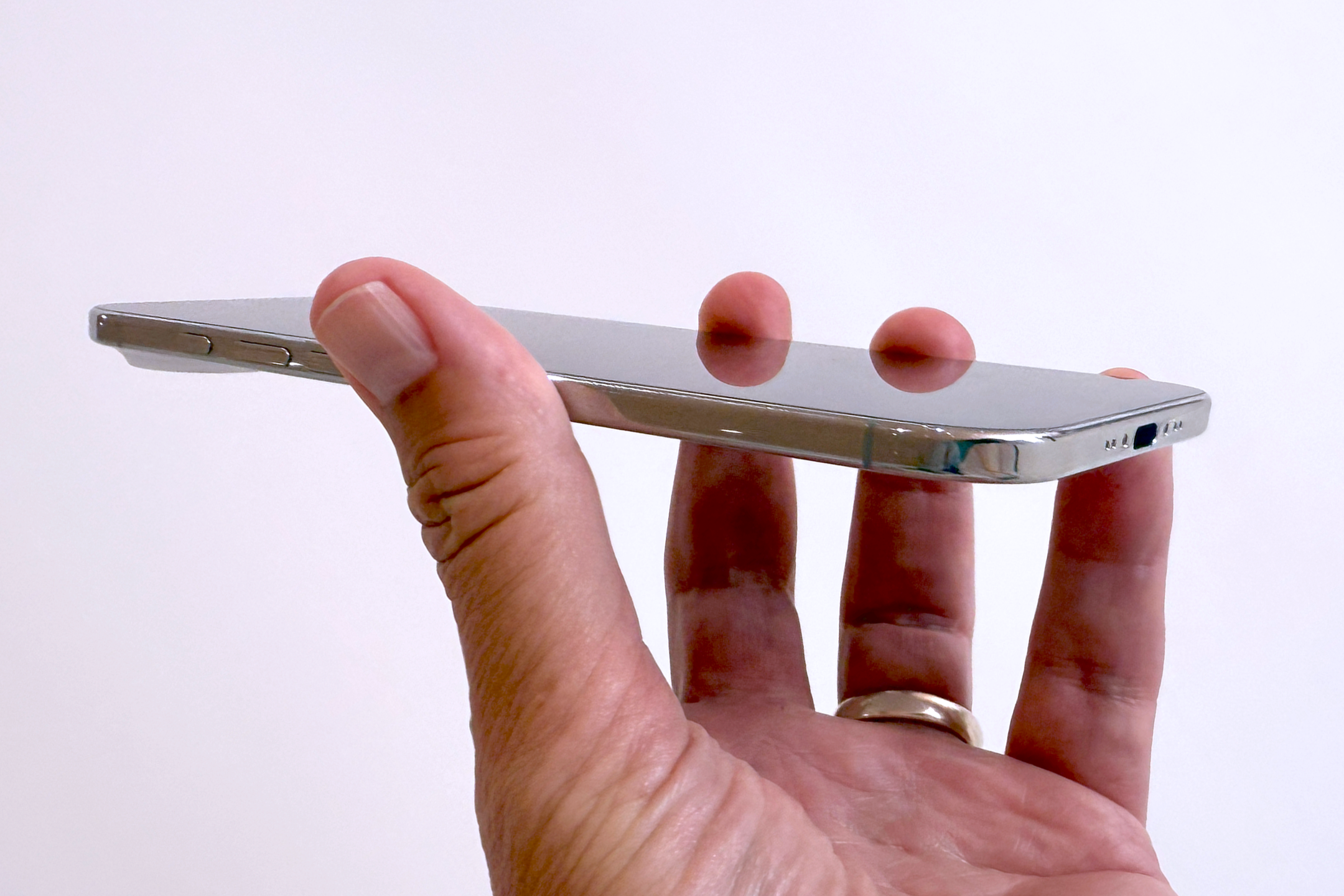 I got hands on with the iPhone Air – it felt like I was barely holding anything