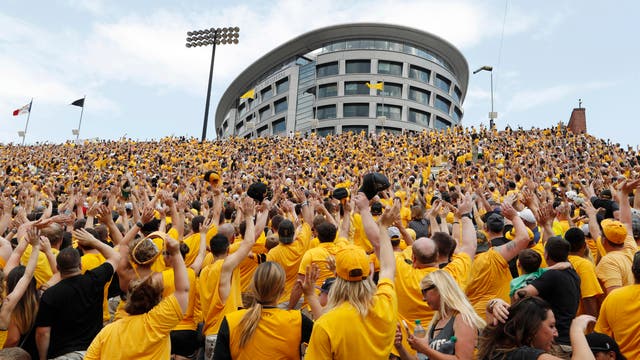 College football traditions: 'Hawkeye Wave' bonds everyone in stadium ...