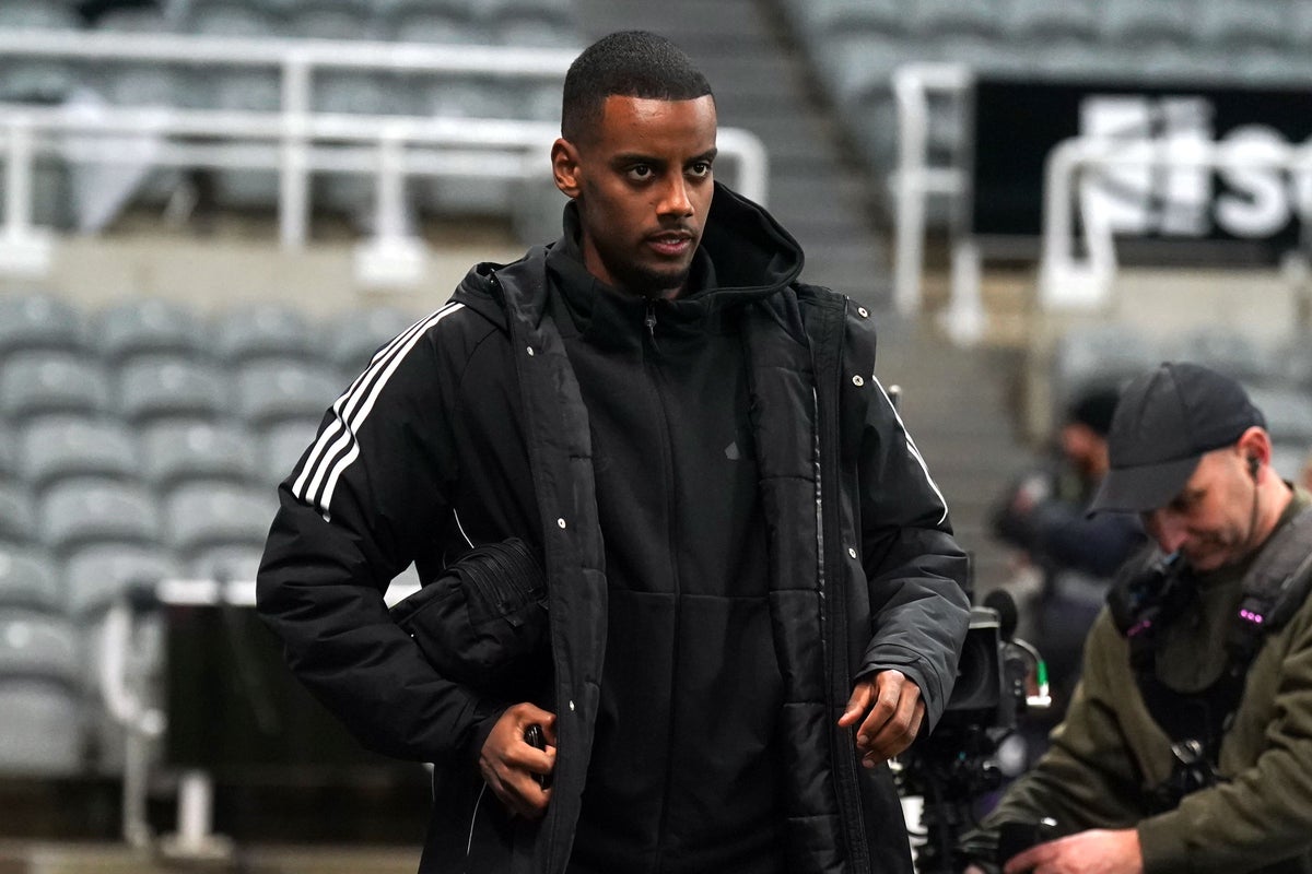 Alexander Isak will have to &lsquo;build up gradually&rsquo; with Liverpool &ndash; Arne Slot