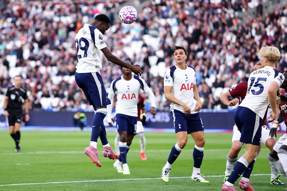 West Ham vs Tottenham live: Bergvall and Van de Ven score for Spurs after Soucek sent off