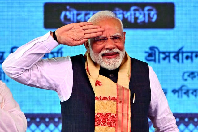<p>India's Prime Minister Narendra Modi gestures to supporters during a public meeting at Mangaldoi in the Darrang district of India's northeastern state of Assam</p>