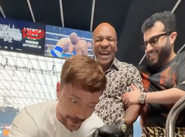 <p>MrBeast reacciona tras recibir un puñetazo de Mike Tyson</p>