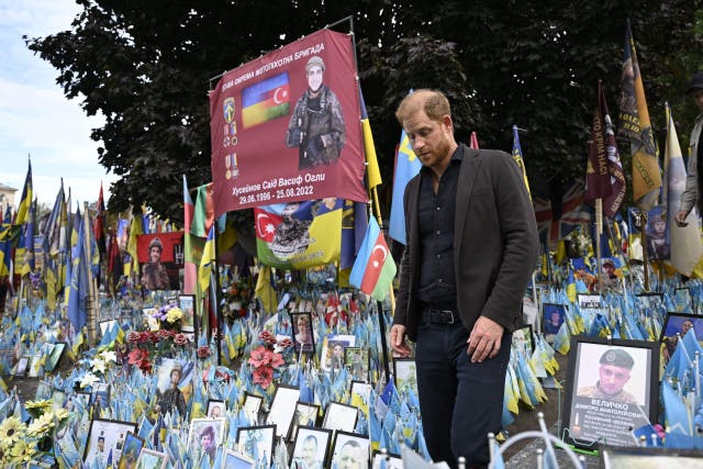 <p>The Duke of Sussex visits the memorial for all those who have died during the conflict with Russia at Independence Square in Kyiv</p>